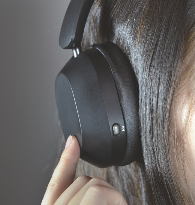 Palm covering the earcup touch panel to use Quick Conversation Mode
